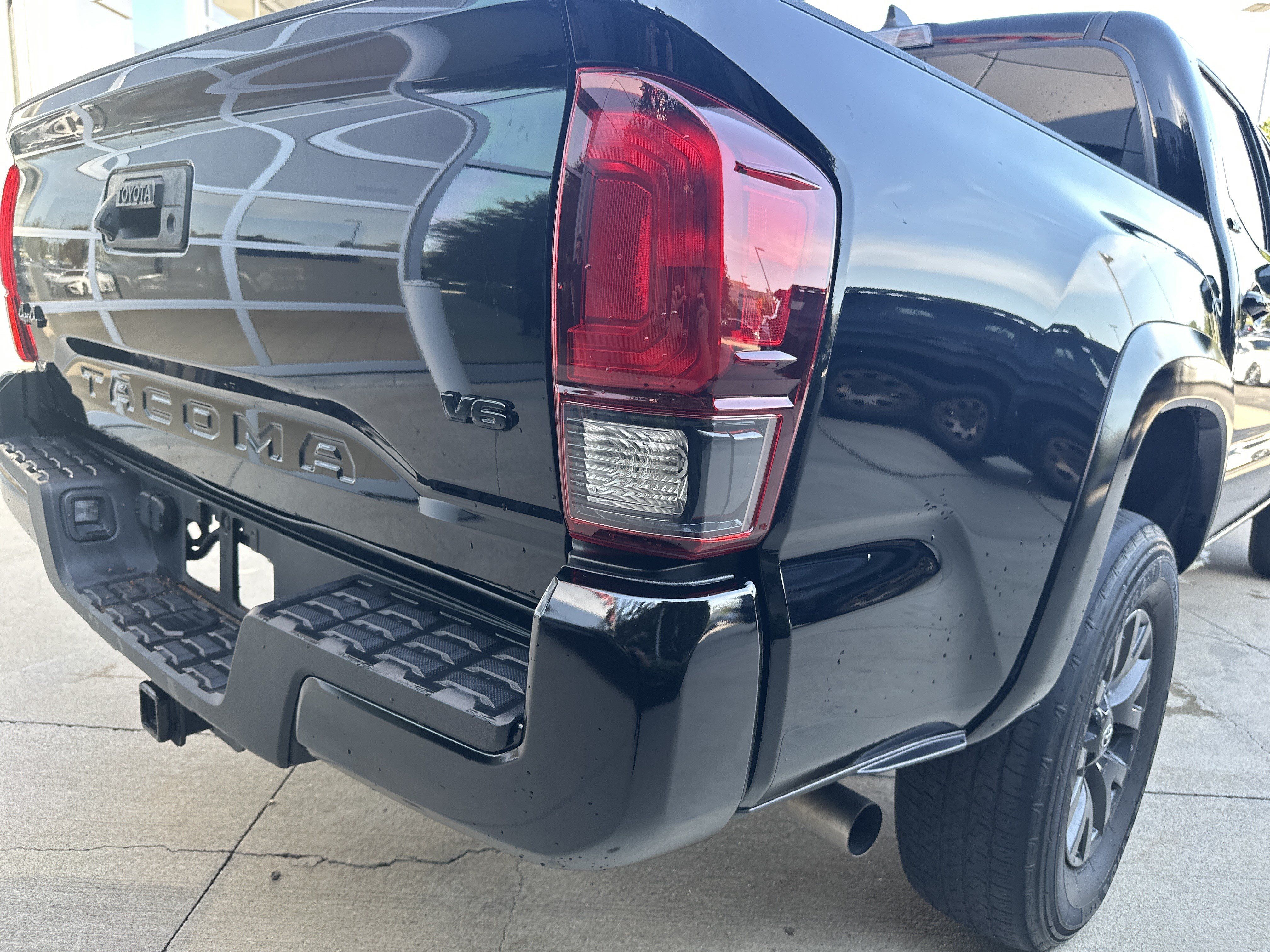 Used 2023 Toyota Tacoma SR5 w/ Technology Package AWD/4WD image 12