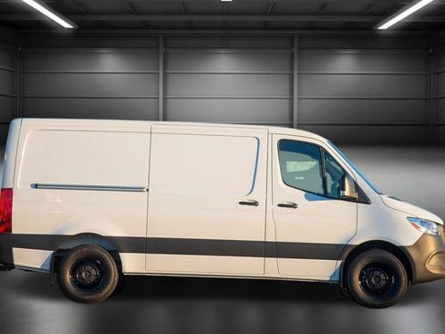 Used 2025 Mercedes-Benz Sprinter 2500 image 6