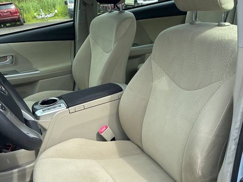 Used 2014 Toyota Prius V Three w/ Preferred Accessory Package FWD image 5