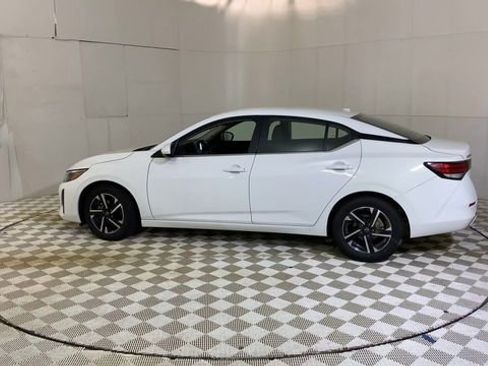 Used 2024 Nissan Sentra SV FWD image 8