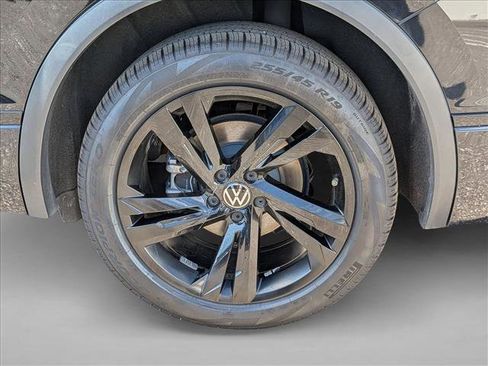 Used 2023 Volkswagen Tiguan SE R-Line FWD image 25