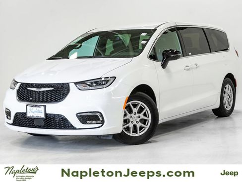 New 2026 Chrysler Pacifica Select FWD image 1