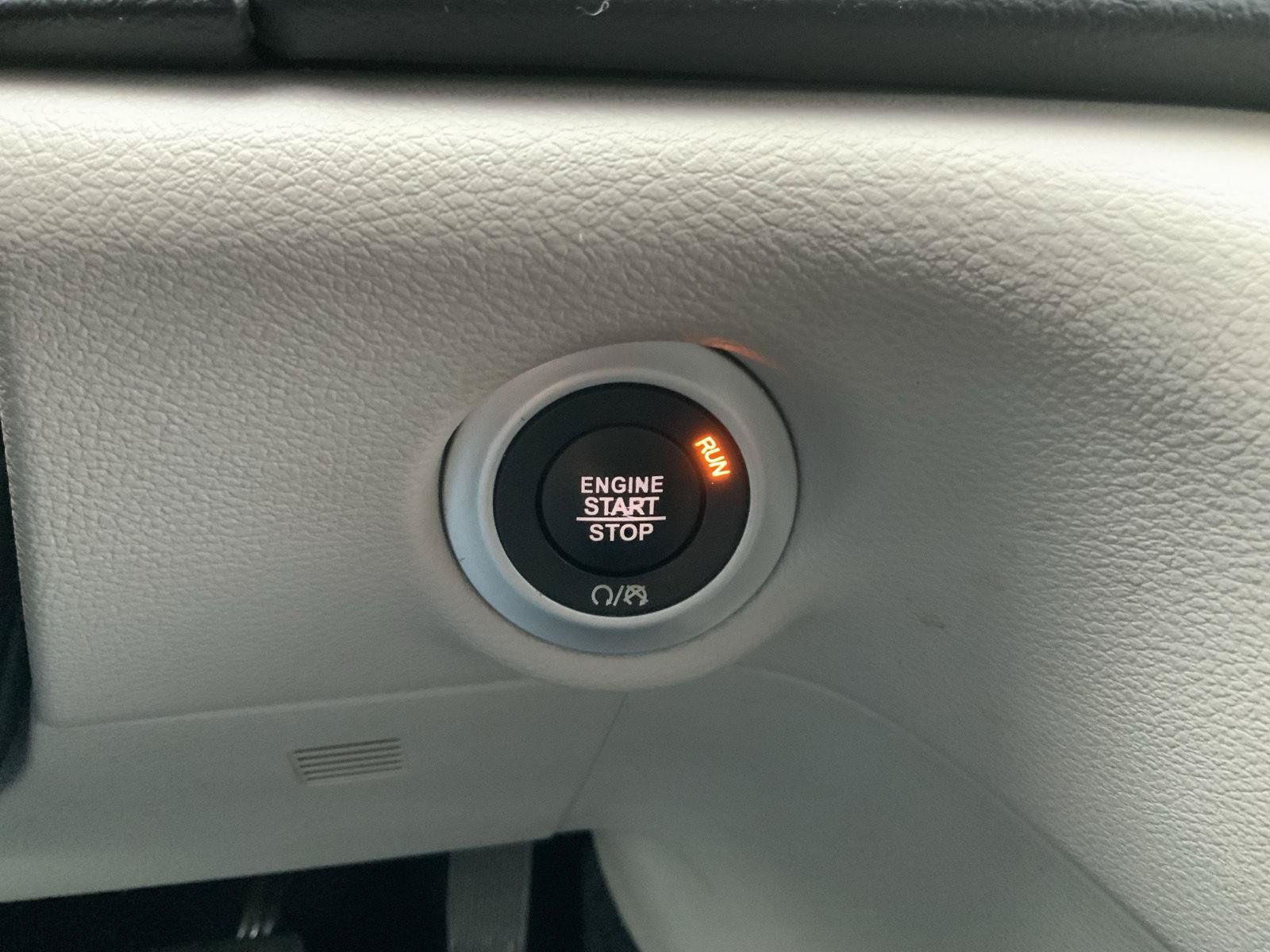 Used 2017 Chrysler Pacifica Touring-L FWD image 25