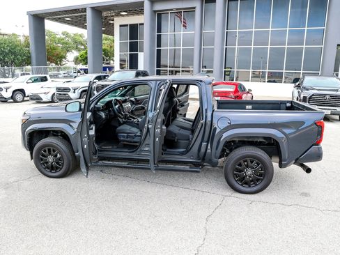 Certified 2025 Toyota Tacoma SR5 w/ SR5 Upgrade Package AWD/4WD image 11