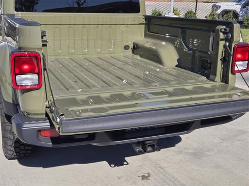 New 2025 Jeep Gladiator Sport image 5