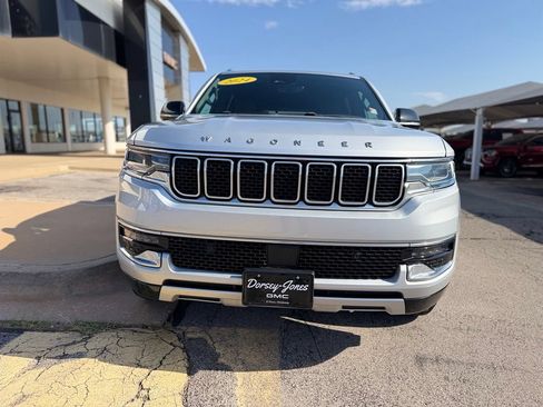 Used 2024 Jeep Wagoneer L Series II w/ Flexible Seating Group AWD/4WD image 2