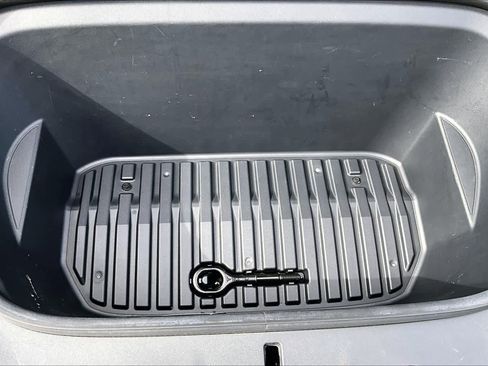 Used 2021 Tesla Model Y Long Range image 31