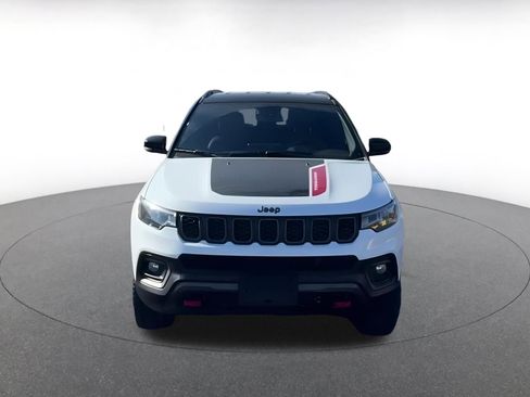 Used 2025 Jeep Compass Trailhawk image 3