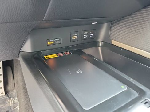 Used 2025 Toyota Camry SE FWD image 30