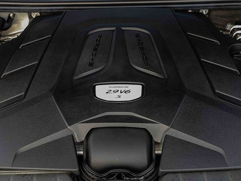 Used 2021 Porsche Cayenne S image 29