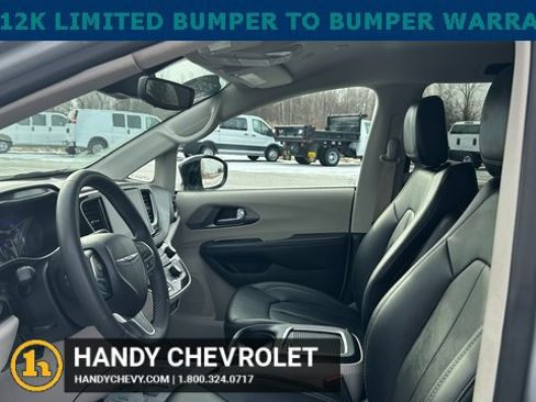 Used 2024 Chrysler Pacifica Touring-L image 20