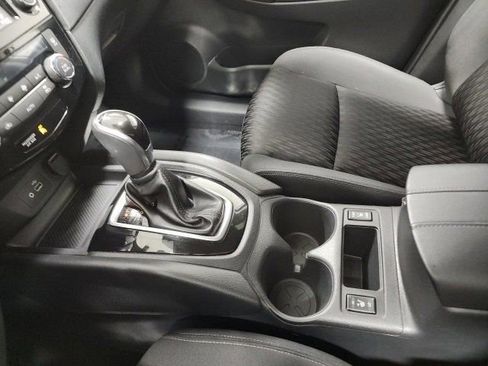 Used 2020 Nissan Rogue SV image 31