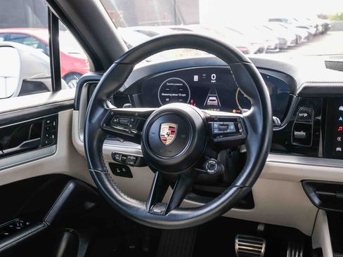 Used 2024 Porsche Cayenne E-Hybrid AWD/4WD image 16