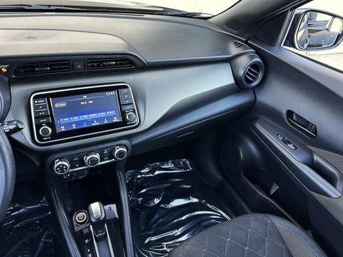 Used 2019 Nissan Kicks S image 16