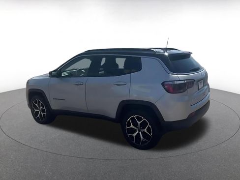 Used 2025 Jeep Compass Limited AWD/4WD image 10