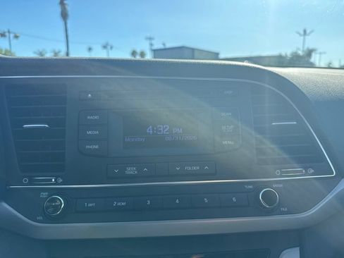 Used 2018 Hyundai Elantra SE FWD image 12