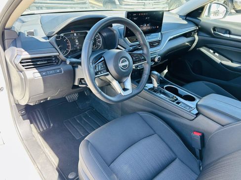 Used 2023 Nissan Altima 2.5 SV w/ SV Premium Package AWD/4WD image 14