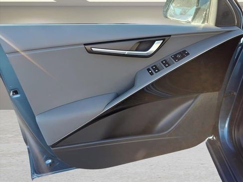 Used 2024 Kia Niro EX Touring image 14