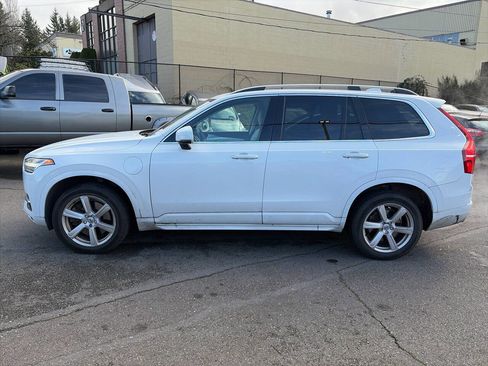 Used 2016 Volvo XC90 T8 Momentum w/ Vision Package image 2