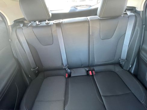 Used 2025 Buick Encore GX Preferred image 37