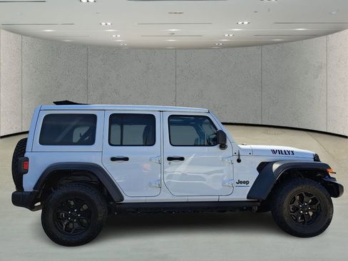 Used 2023 Jeep Wrangler Unlimited w/ Sun & Screen Package image 4