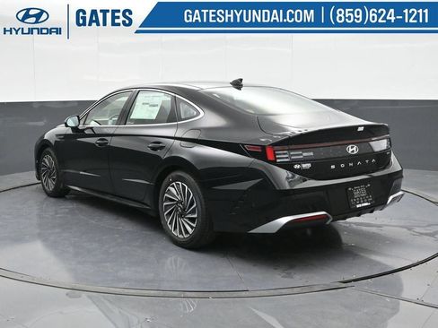 New 2025 Hyundai Sonata Limited image 8