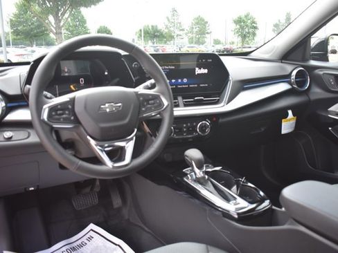 New 2026 Chevrolet Trax LT w/ Sunroof Package FWD image 19