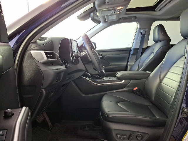 Certified 2020 Toyota Highlander XLE FWD image 16