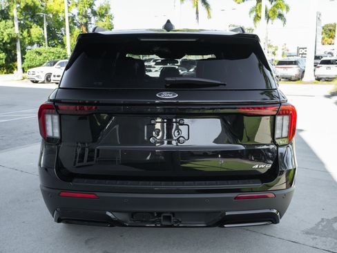 Used 2025 Ford Explorer ST-Line w/ ST-Line Street Pack image 8