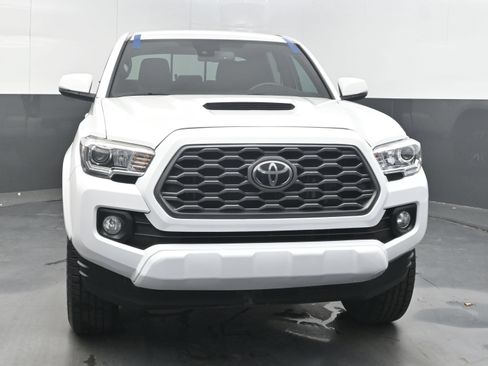 Used 2020 Toyota Tacoma TRD Sport w/ Technology Package RWD image 3
