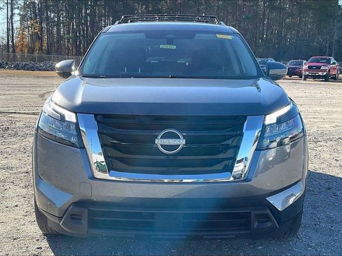 Used 2024 Nissan Pathfinder SV image 7