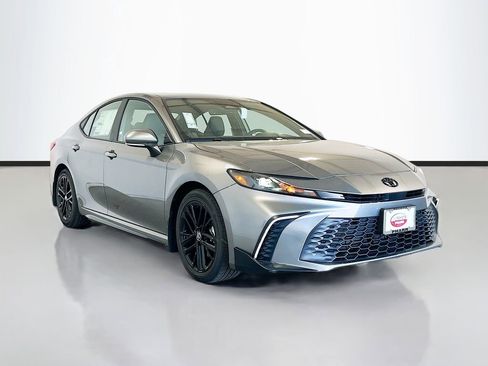 New 2025 Toyota Camry SE w/ Convenience Package FWD image 3