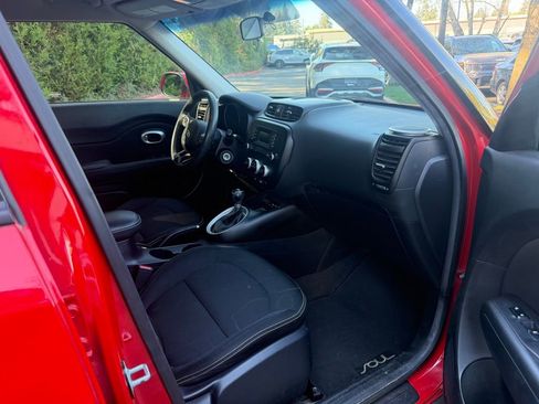 Used 2015 Kia Soul + image 16