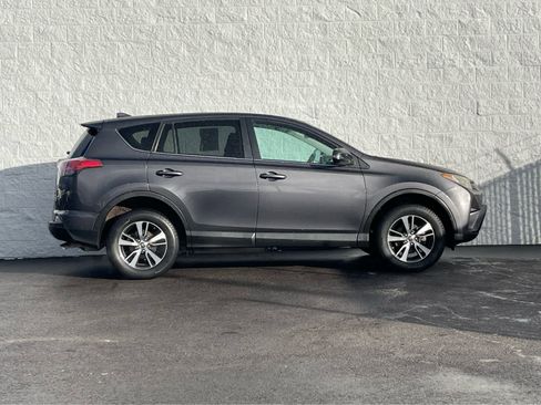 Used 2018 Toyota RAV4 XLE image 5
