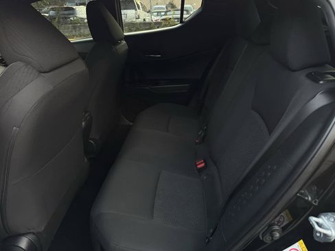 Used 2018 Toyota C-HR XLE FWD image 16