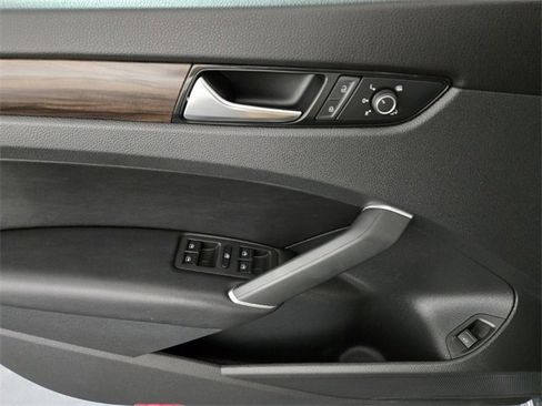 Used 2020 Volkswagen Passat 2.0T SEL image 29