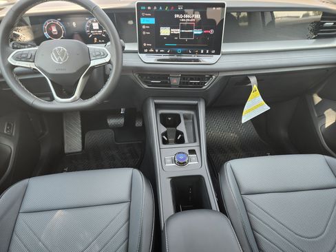 New 2025 Volkswagen Tiguan SE AWD/4WD image 19