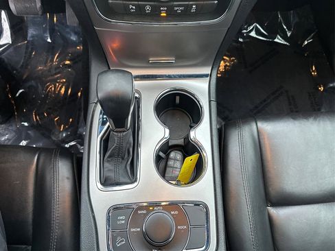 Used 2018 Jeep Grand Cherokee Limited image 16