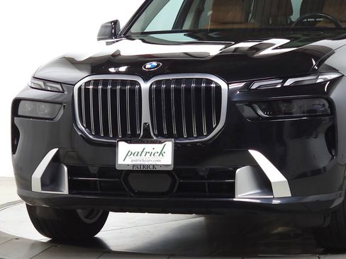Used 2025 BMW X7 xDrive40i w/ Premium Package AWD/4WD image 4