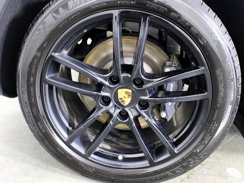 Used 2023 Porsche Cayenne image 12