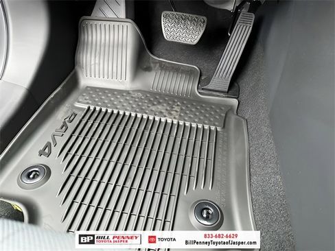 Used 2025 Toyota RAV4 XLE image 18