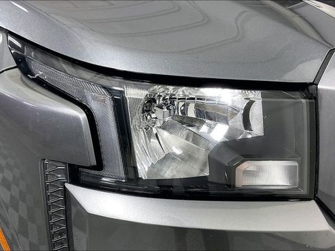 Used 2023 Nissan Frontier SV image 38