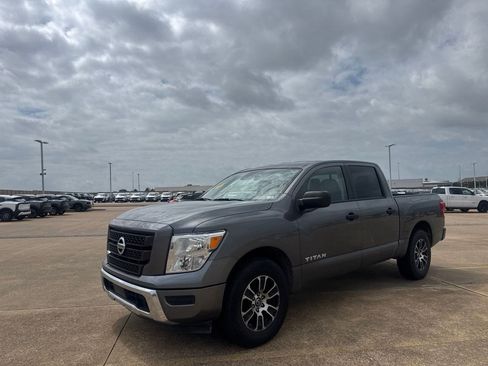 Certified 2022 Nissan Titan SV RWD image 9