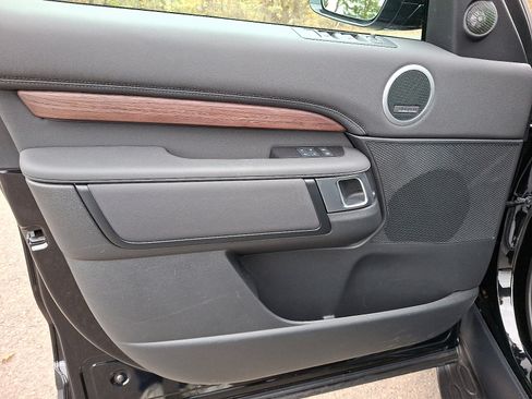 Used 2025 Land Rover Discovery S AWD/4WD image 12
