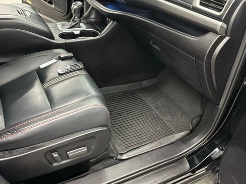 Used 2019 Toyota Highlander SE image 36