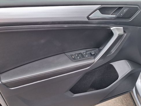 Used 2024 Volkswagen Tiguan S image 9