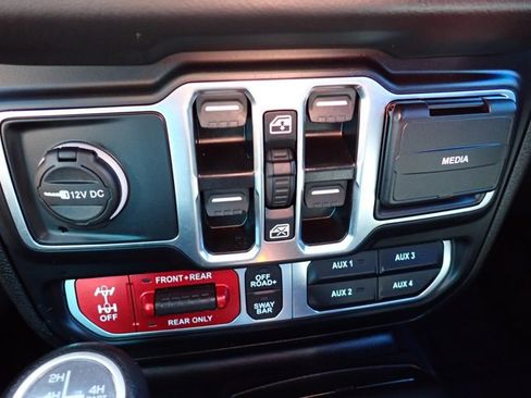 Used 2024 Jeep Wrangler Unlimited Rubicon 4xe w/ Convenience Group AWD/4WD image 16