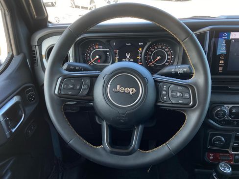 Used 2024 Jeep Gladiator Sport AWD/4WD image 17