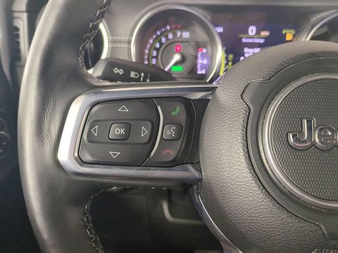 Used 2022 Jeep Wrangler Unlimited Sahara w/ Cold Weather Group AWD/4WD image 31