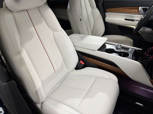 New 2026 Cadillac Vistiq Luxury w/ LPO, Floor Liner Package AWD/4WD image 54